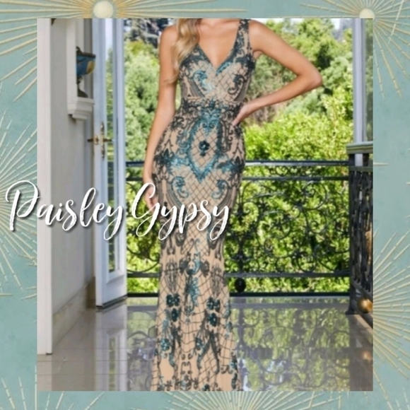 Stunning Sleeveless Deep V Mermaid Formal Gown - Picture 5 of 10